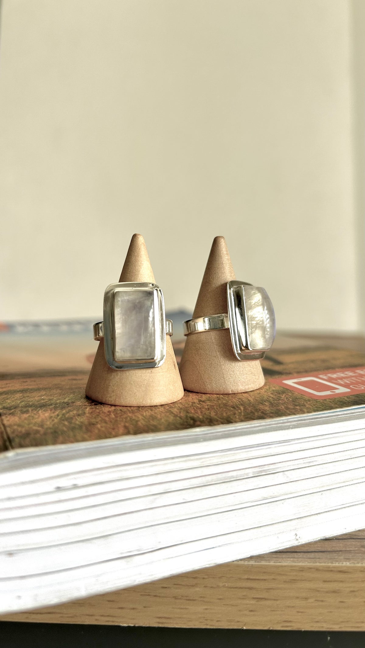 Anillo rectangular piedra luna
