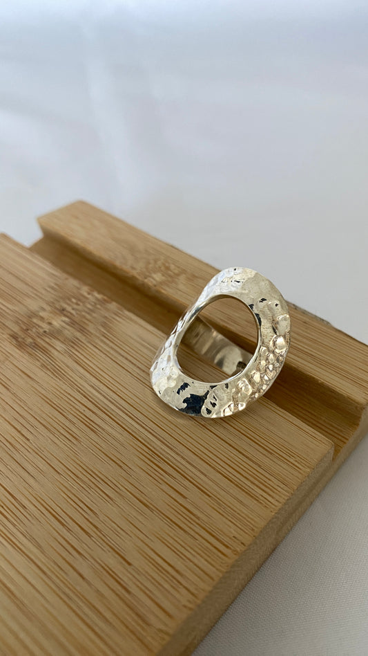 Anillo oval Maxi martillado