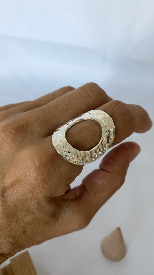 Anillo oval Maxi martillado