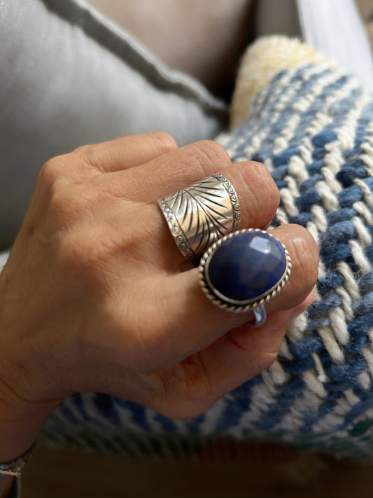 Anillo oval labrado